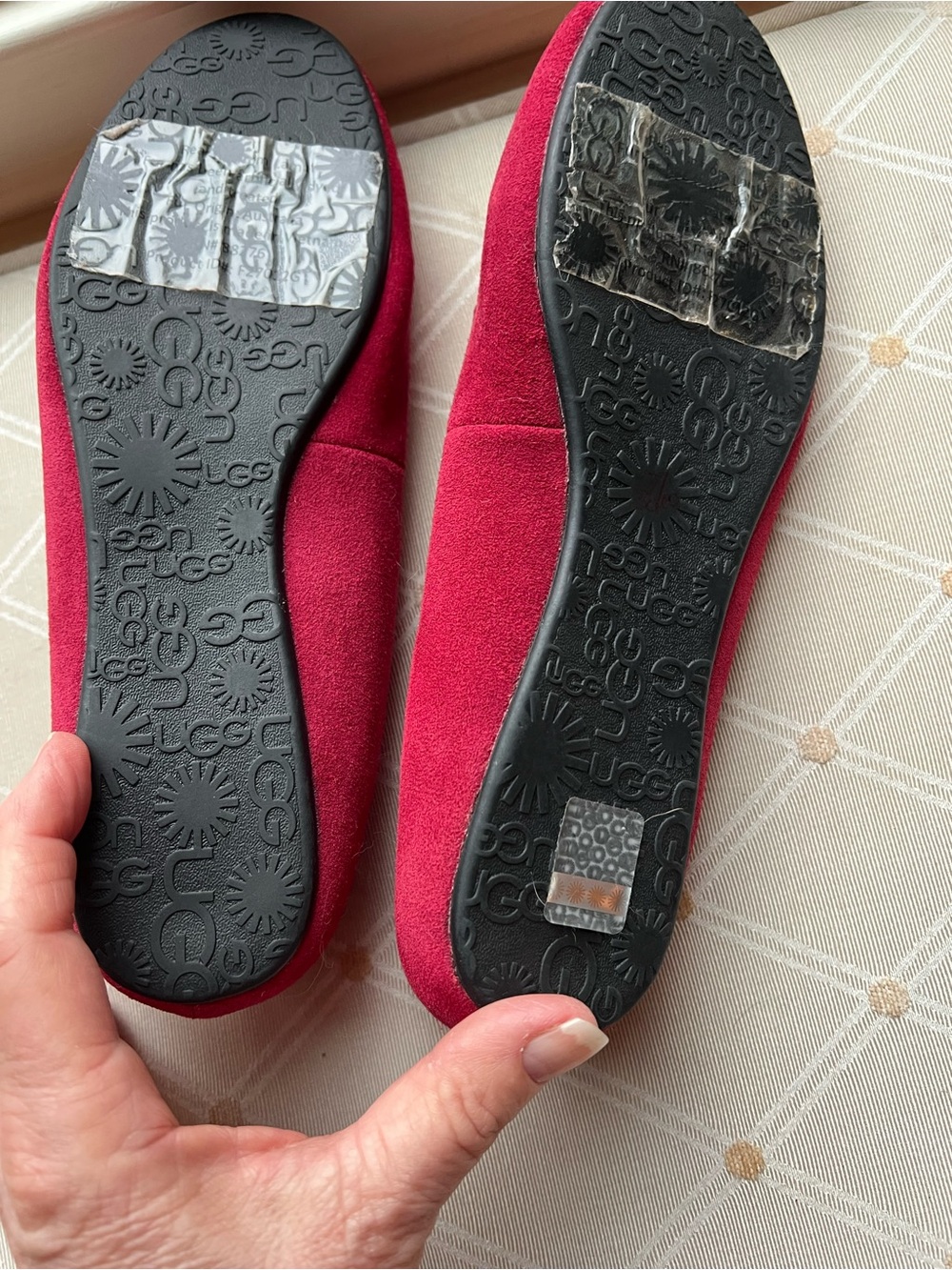 UGG Australia Red Suede Sunburst Slippers / Flats
Size: US Women's 7 - Picture 6 of 7